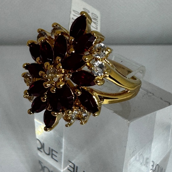 Vintage Gold Electroplated Ring Cocktail Size 10 Marquise Shaped Cut Red Crystal - Picture 16 of 16